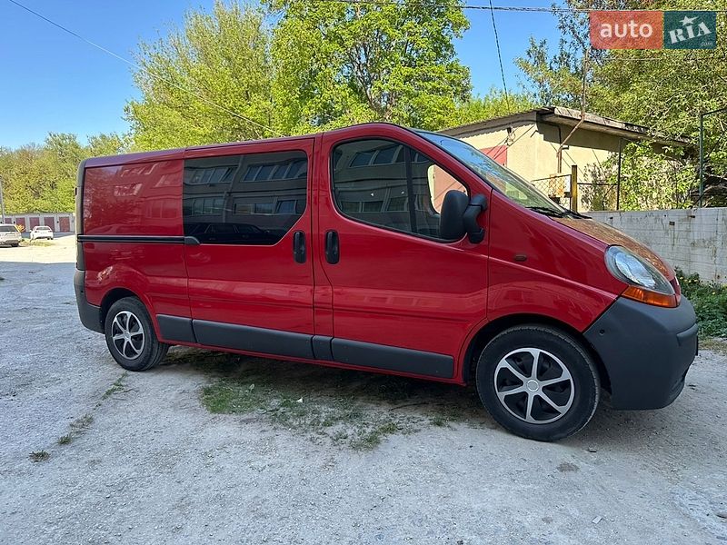 Грузопассажирский фургон Renault Trafic 2006 в Каменец-Подольском