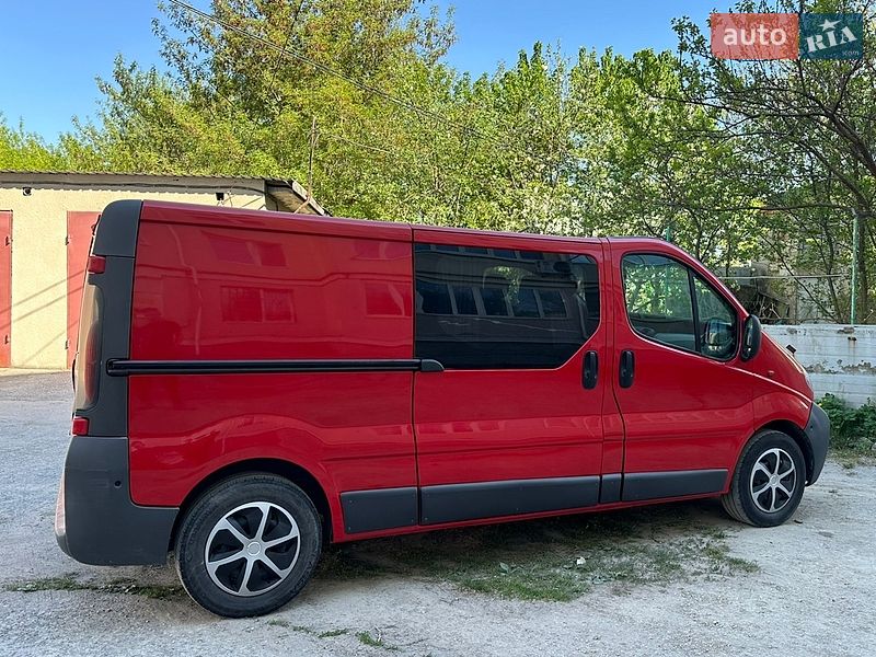 Грузопассажирский фургон Renault Trafic 2006 в Каменец-Подольском