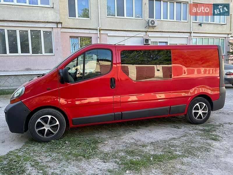 Грузопассажирский фургон Renault Trafic 2006 в Каменец-Подольском