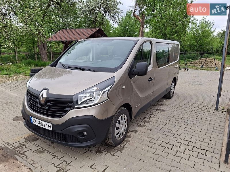 Грузопассажирский фургон Renault Trafic 2016 в Снятине