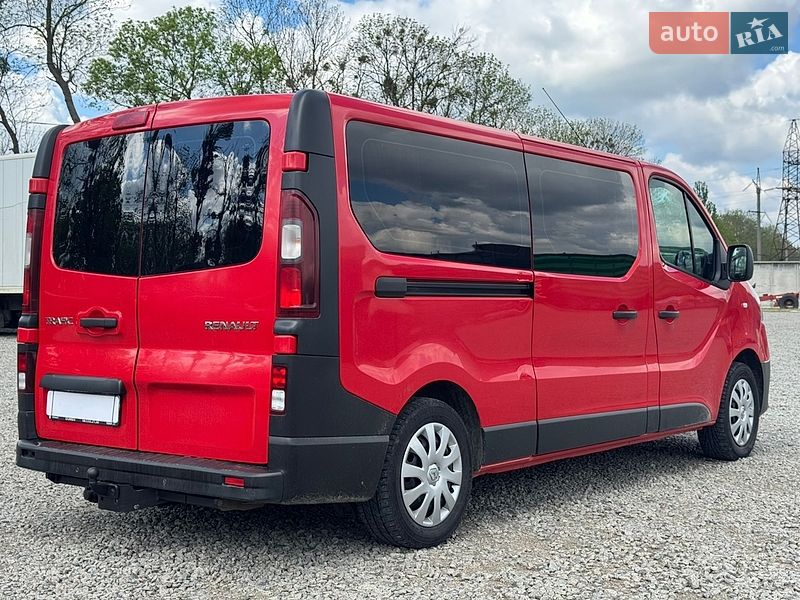 Мінівен Renault Trafic 2016 в Умані