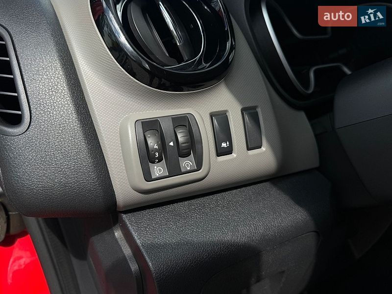 Мінівен Renault Trafic 2016 в Умані