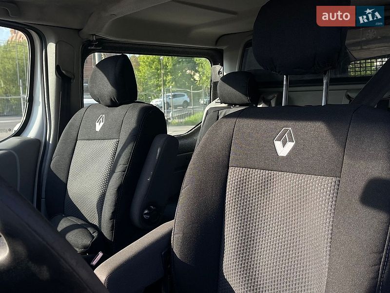 Вантажопасажирський фургон Renault Trafic 2012 в Вінниці