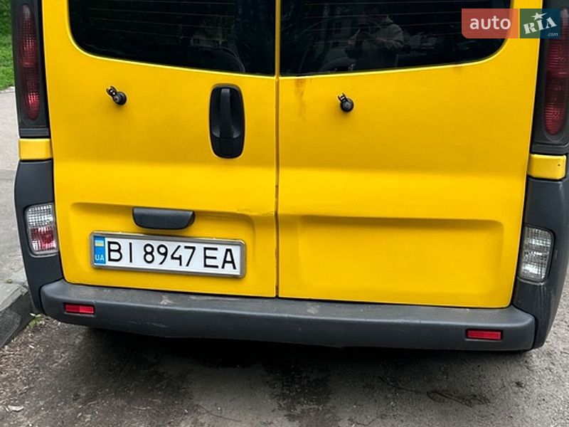 Вантажний фургон Renault Trafic 2005 в Полтаві