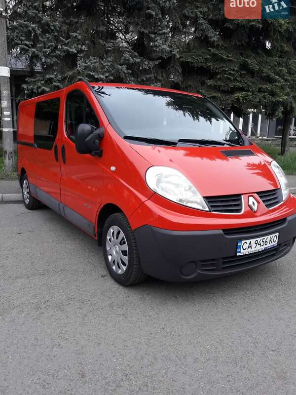 Вантажопасажирський фургон Renault Trafic 2012 в Смілі
