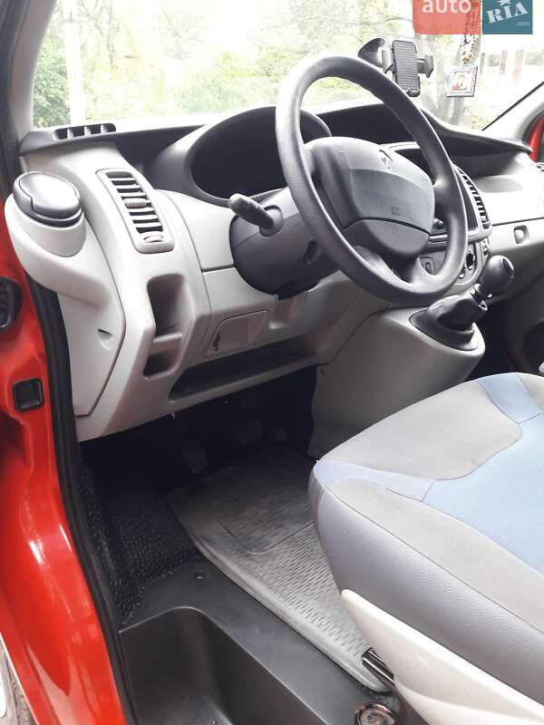 Вантажопасажирський фургон Renault Trafic 2012 в Смілі