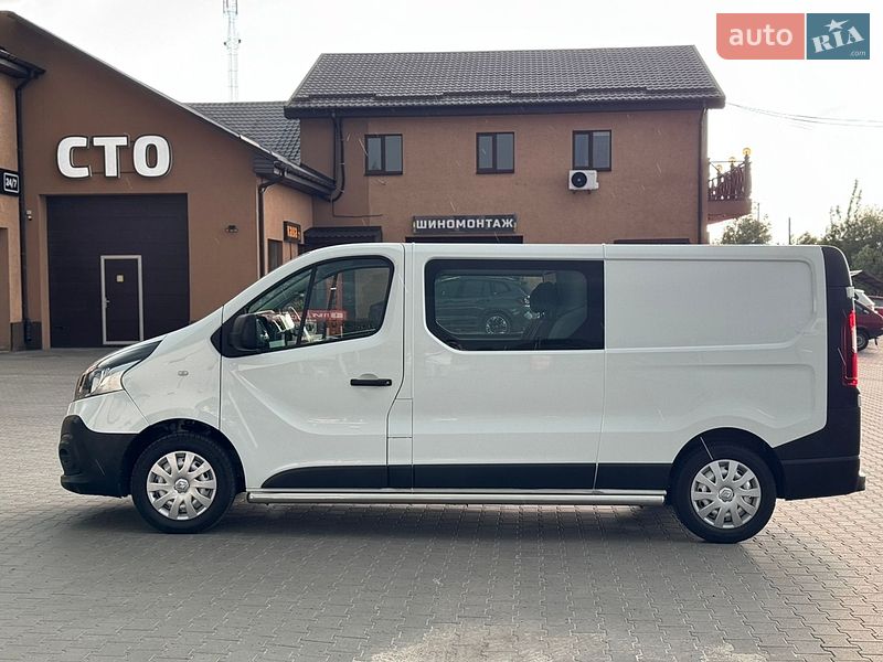Грузопассажирский фургон Renault Trafic 2017 в Буче