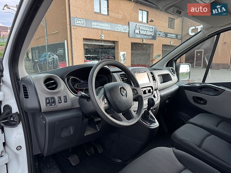 Грузопассажирский фургон Renault Trafic 2017 в Буче
