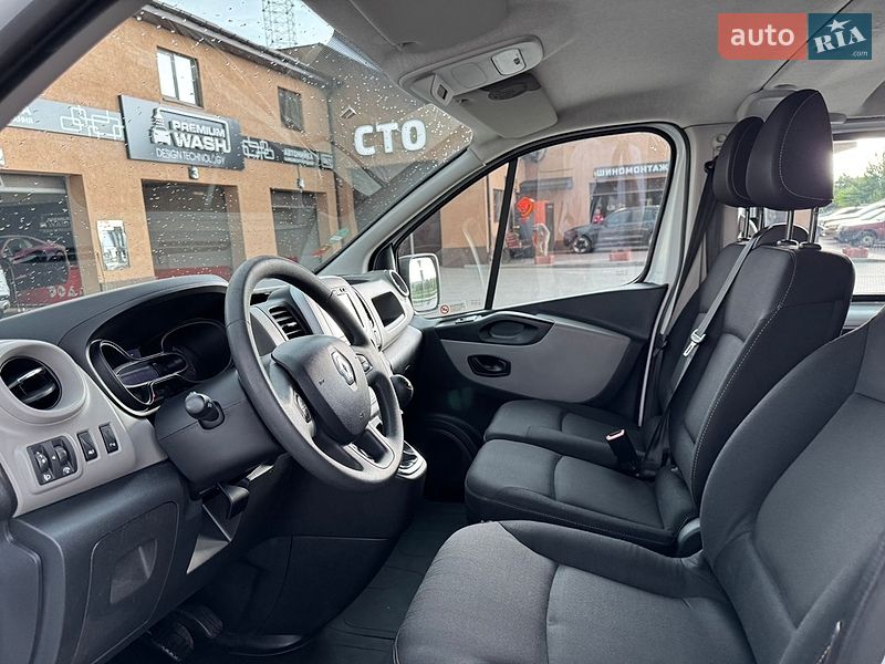 Грузопассажирский фургон Renault Trafic 2017 в Буче