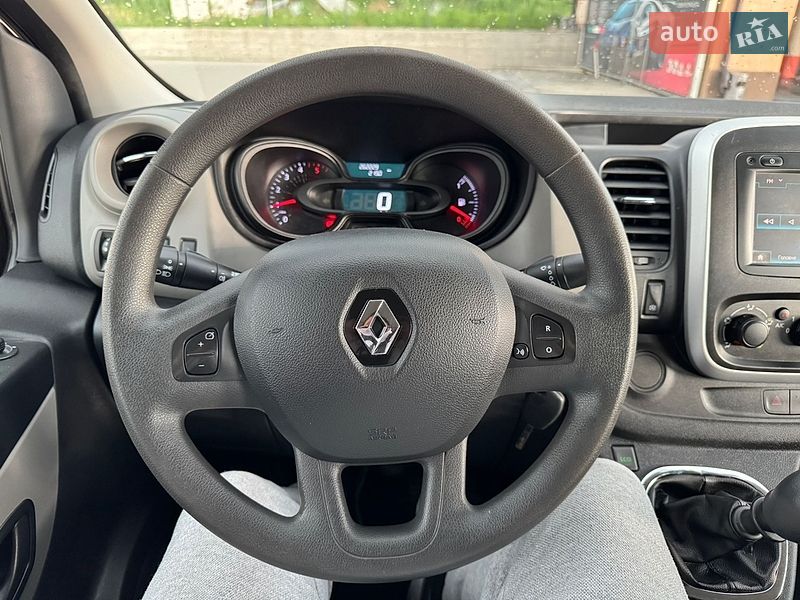Грузопассажирский фургон Renault Trafic 2017 в Буче