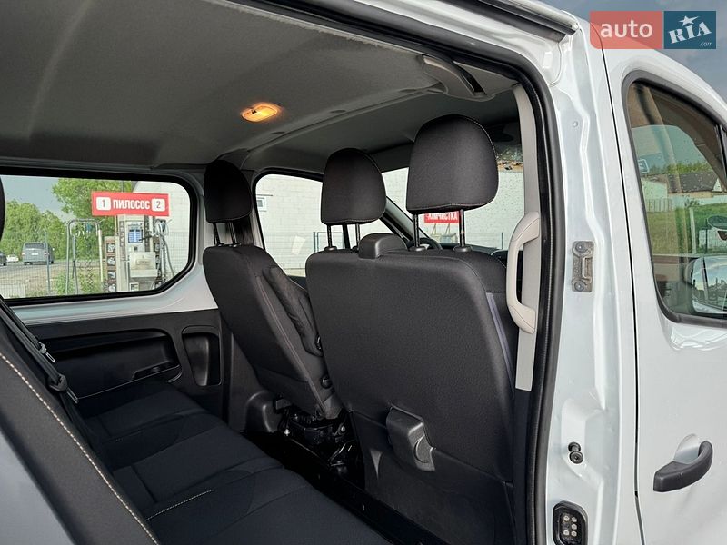 Грузопассажирский фургон Renault Trafic 2017 в Буче