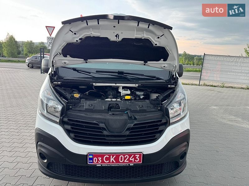 Грузопассажирский фургон Renault Trafic 2017 в Буче