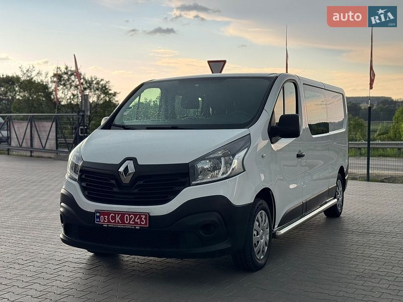 Грузопассажирский фургон Renault Trafic 2017 в Буче