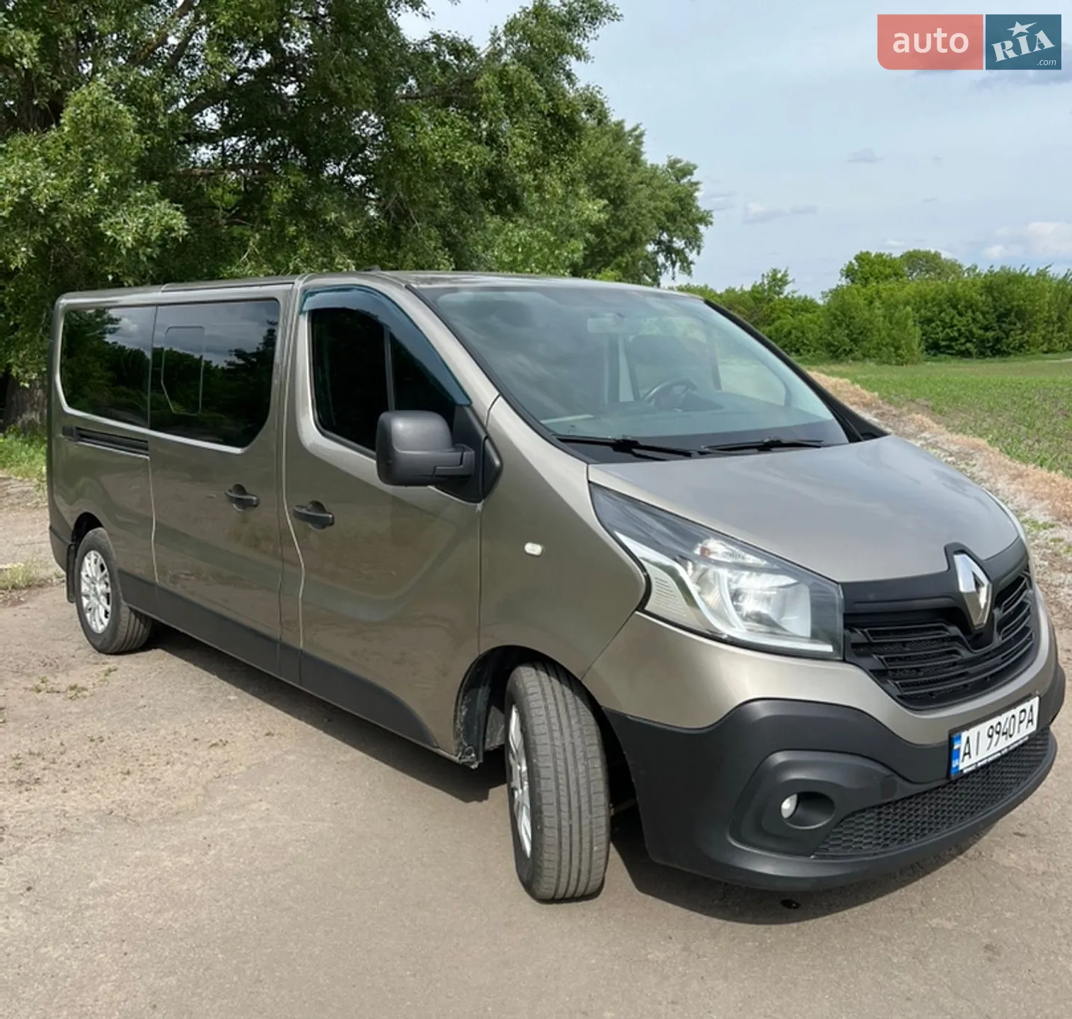 2015 Renault Trafic - мініатюра 2