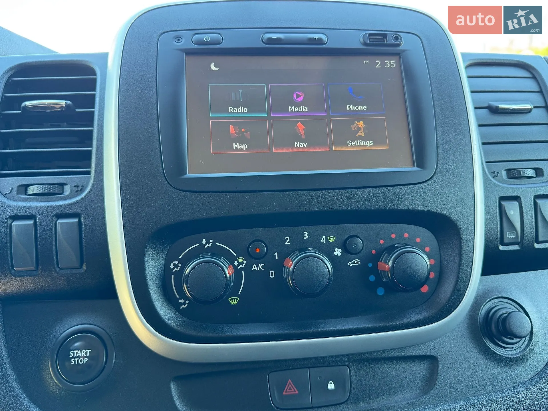 2015 Renault Trafic - мініатюра 38
