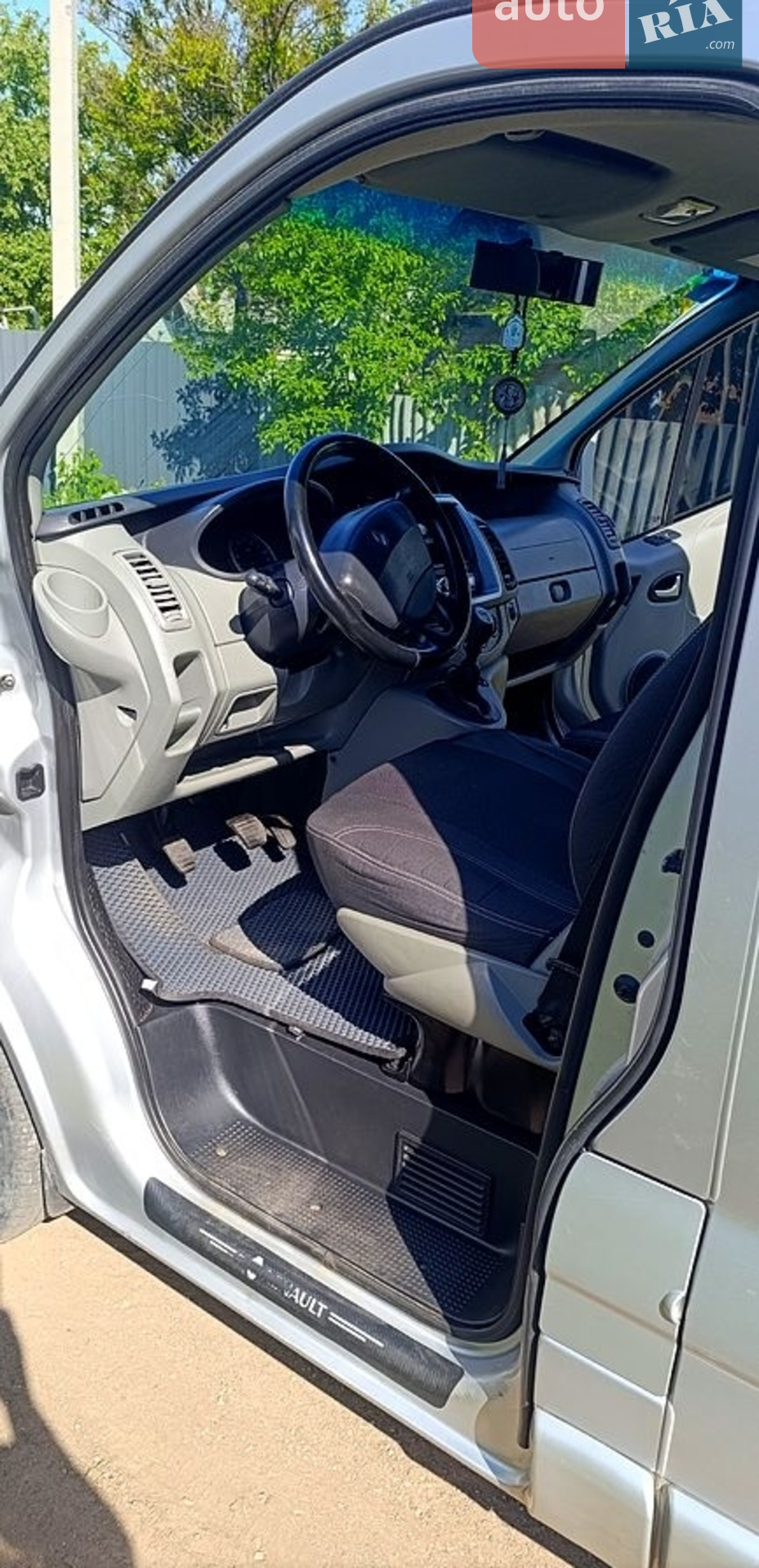 2010 Renault Trafic - мініатюра 11