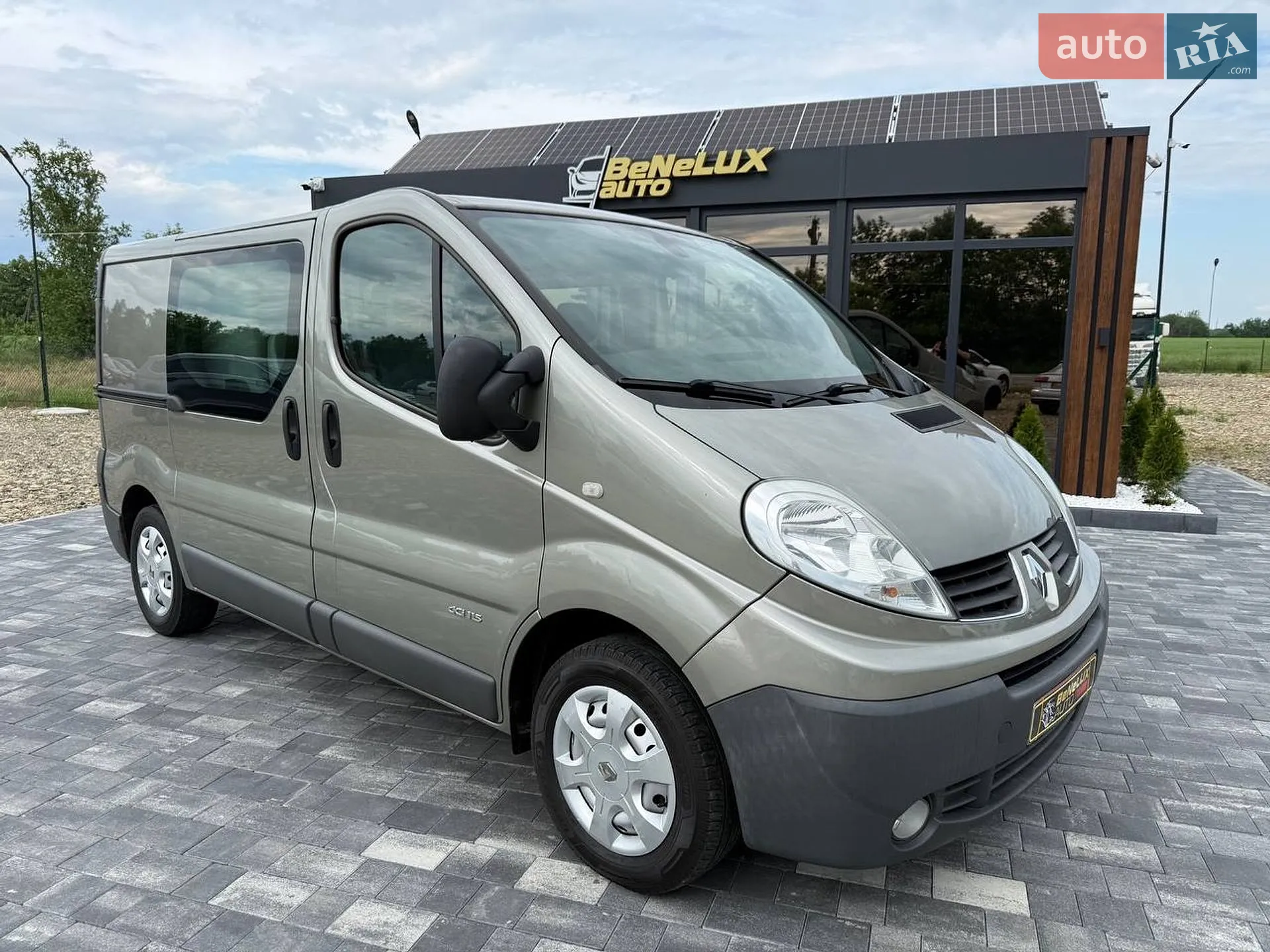 2010 Renault Trafic - мініатюра 2