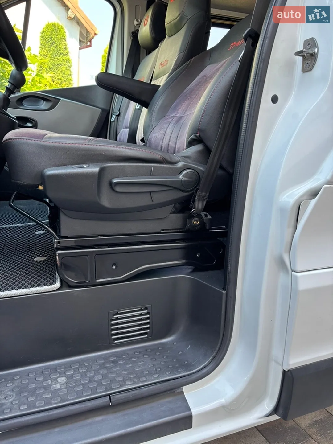 2015 Renault Trafic - мініатюра 39