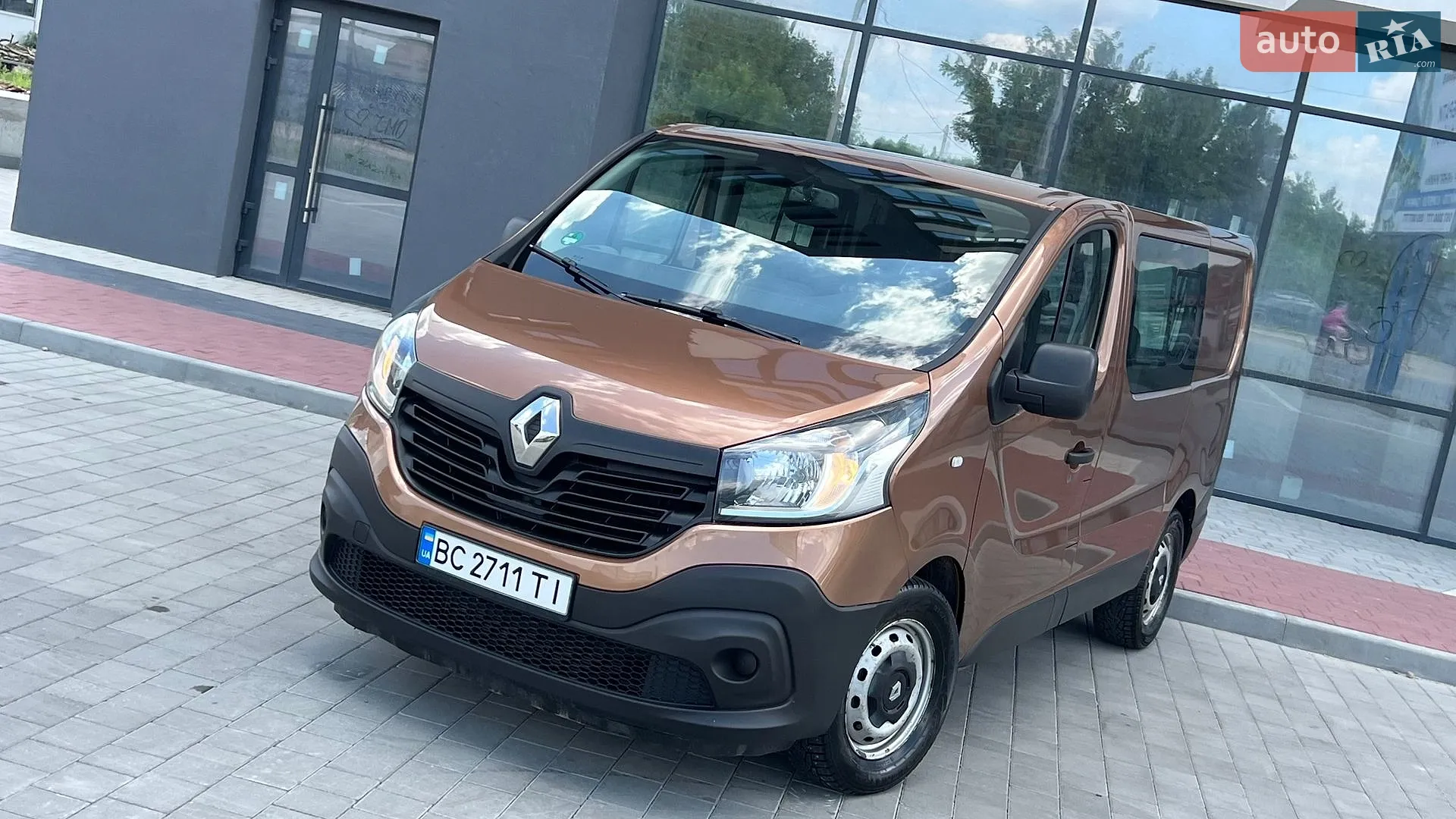 Renault Trafic 2017 VIN VF1JL000357638395 фото оголошення 2 з 5
