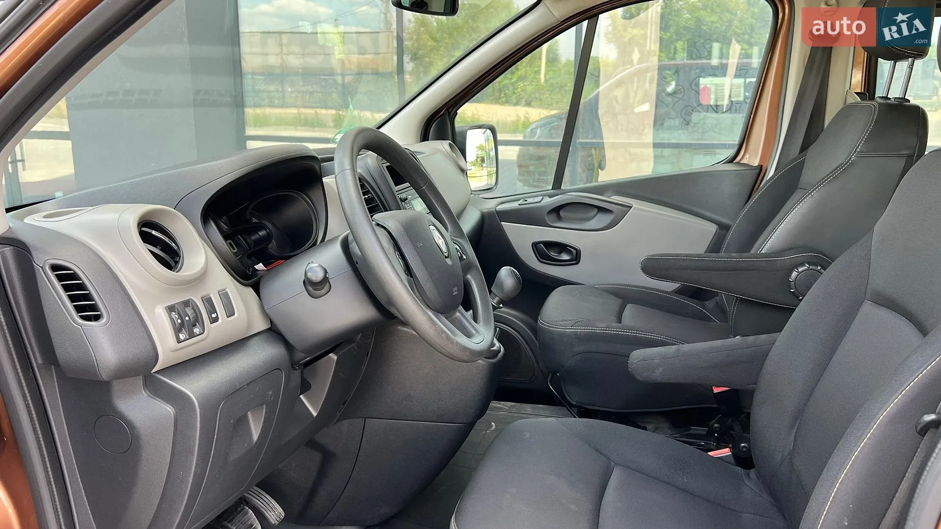 Renault Trafic 2017 VIN VF1JL000357638395 фото оголошення 19 з 35