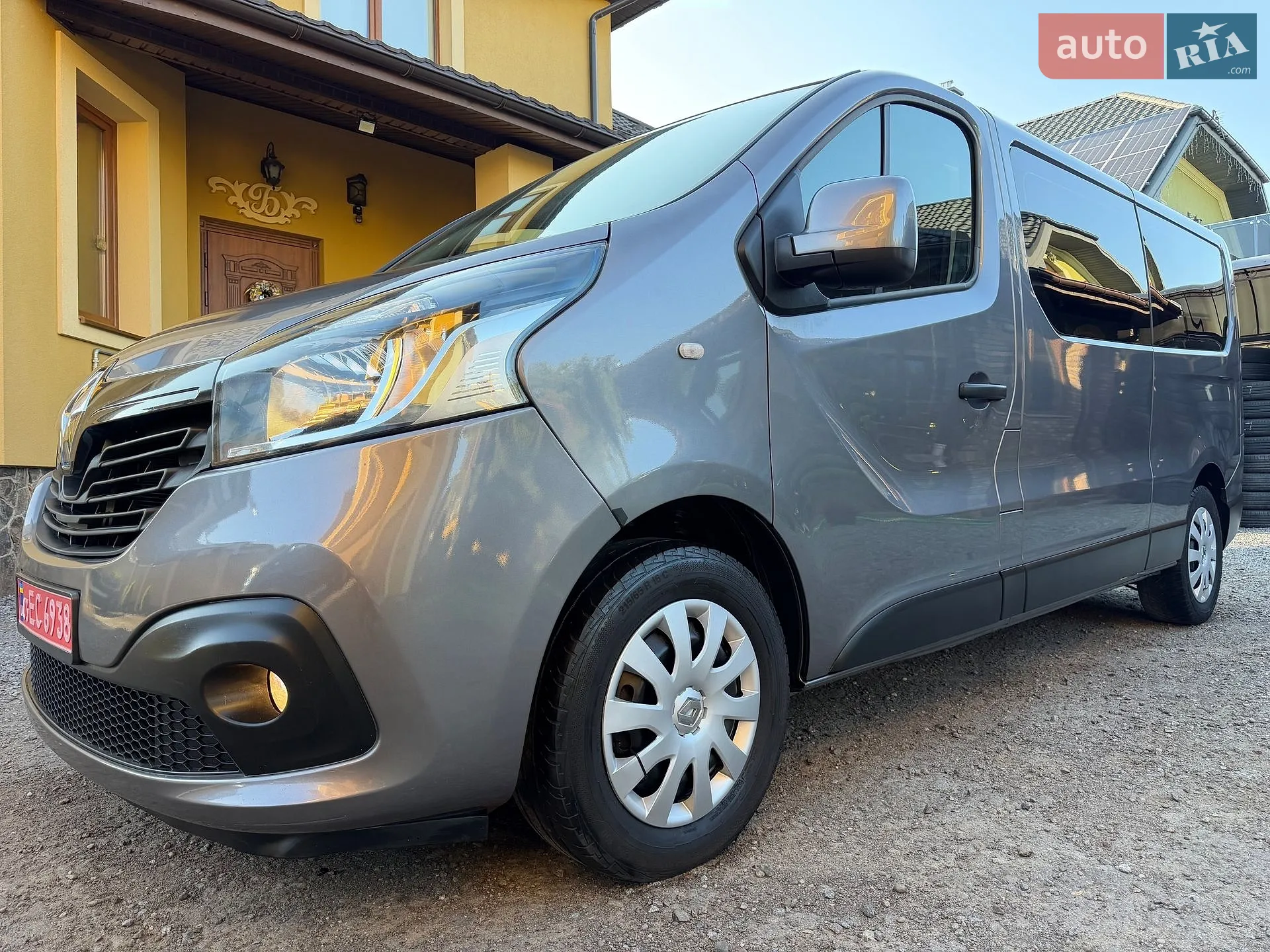 2017 Renault Trafic - мініатюра 2