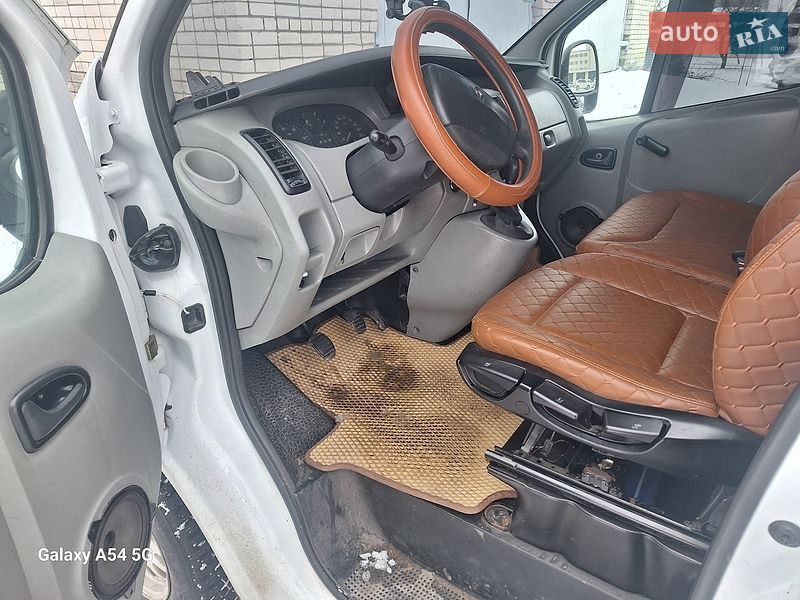 Минивэн Renault Trafic 2003 в Нетешине