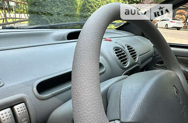 Хэтчбек Renault Twingo 2005 в 