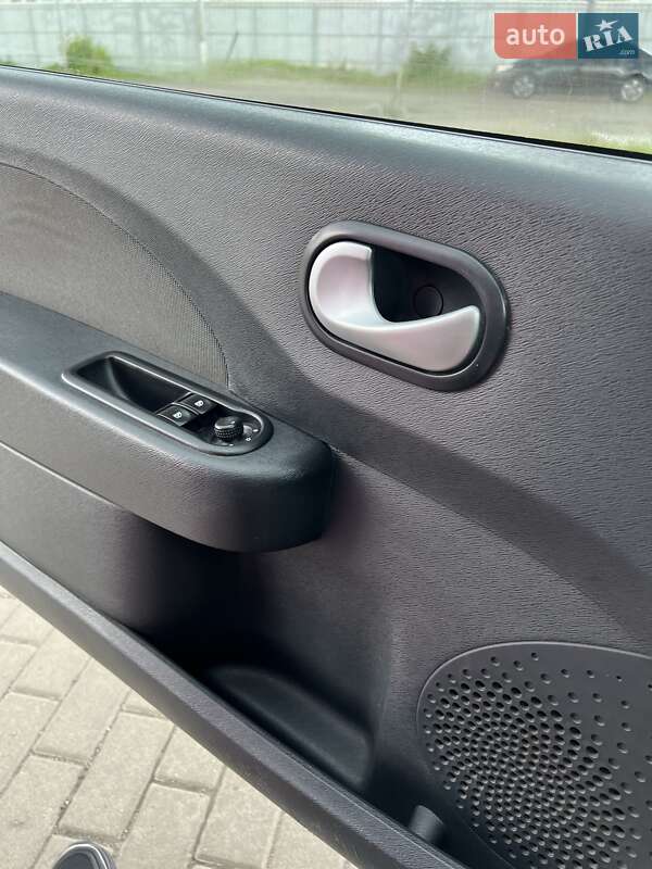 Хэтчбек Renault Twingo 2012 в Крюковщине