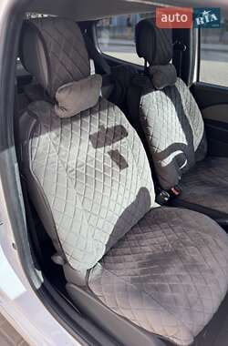Хэтчбек Renault Twingo 2011 в 