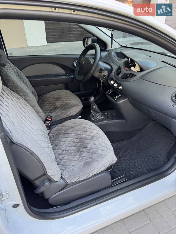 Хетчбек Renault Twingo 2011 в Дніпрі