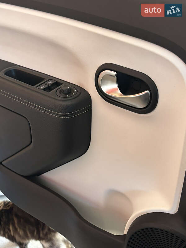 Хэтчбек Renault Twingo 2022 в Тернополе