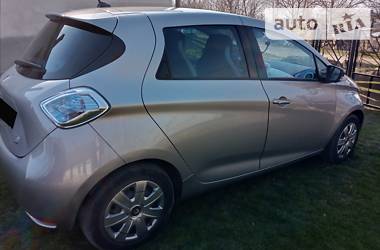 Хетчбек Renault Zoe 2015 в 
