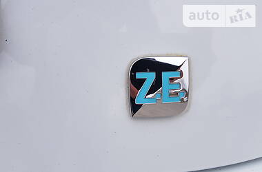 Хетчбек Renault Zoe 2013 в 