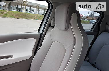 Хетчбек Renault Zoe 2013 в 