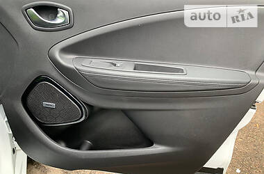 Хэтчбек Renault Zoe 2020 в 