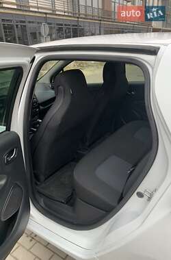Хэтчбек Renault Zoe 2018 в 
