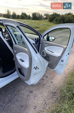 Хэтчбек Renault Zoe 2017 в 