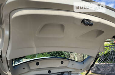 Хэтчбек Renault Zoe 2014 в 