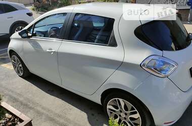 Хэтчбек Renault Zoe 2015 в 
