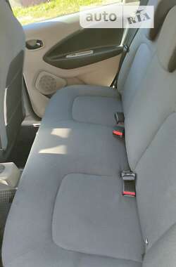 Хэтчбек Renault Zoe 2015 в 