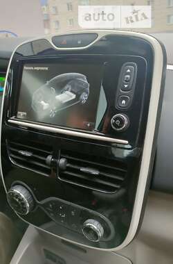 Хэтчбек Renault Zoe 2015 в 