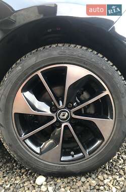 Хэтчбек Renault Zoe 2017 в 