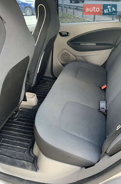 Хэтчбек Renault Zoe 2014 в 