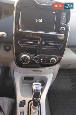 Хэтчбек Renault Zoe 2016 в 