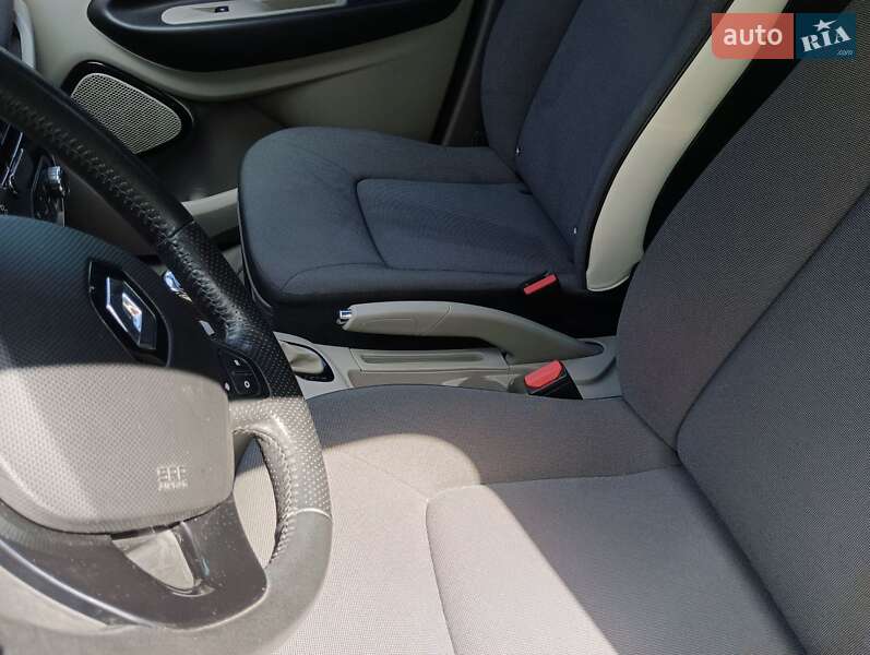 Хетчбек Renault Zoe 2015 в Острозі
