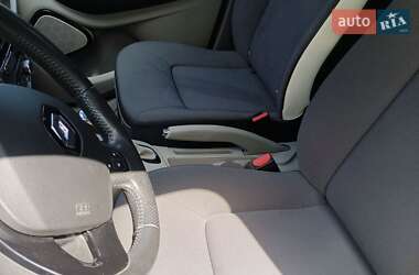 Хетчбек Renault Zoe 2015 в 
