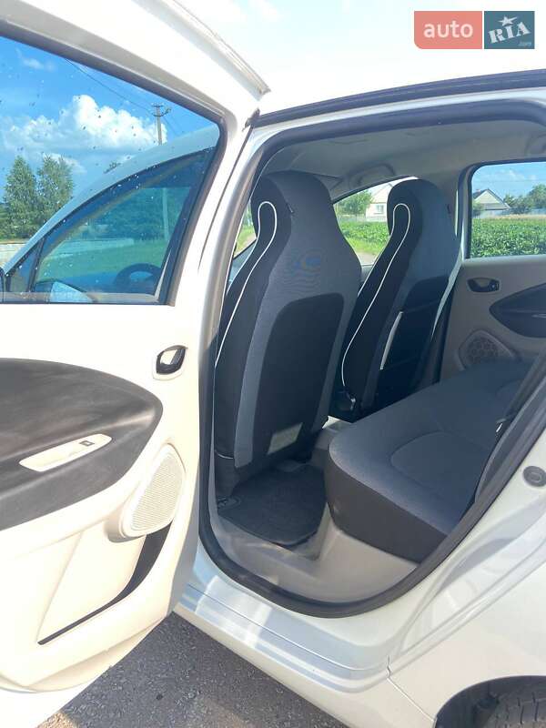 Хэтчбек Renault Zoe 2014 в Дубно
