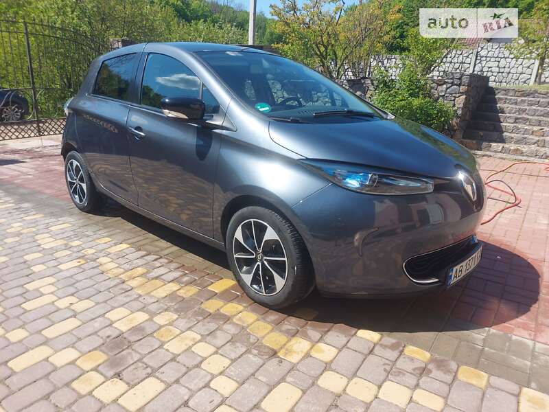Хэтчбек Renault Zoe 2017 в 