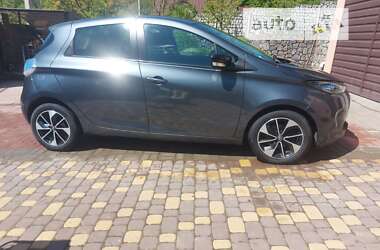 Хэтчбек Renault Zoe 2017 в 