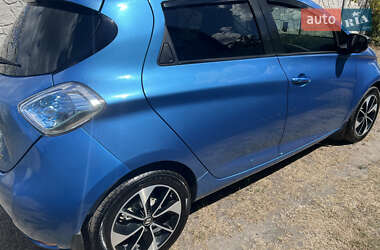 Хэтчбек Renault Zoe 2017 в 